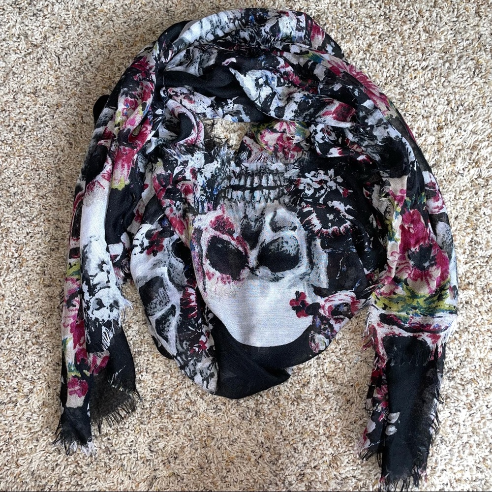 Skull and flowers scarf